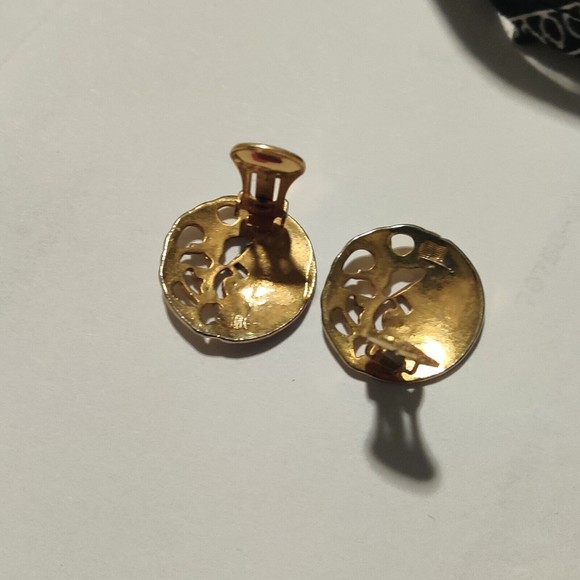 Earrings clip ons shiny gold tone 1 inch round  with half cut outs - Picture 3 of 3